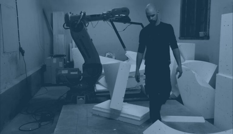 Eén man, twee robots: robotfrezen op monumentale schaal