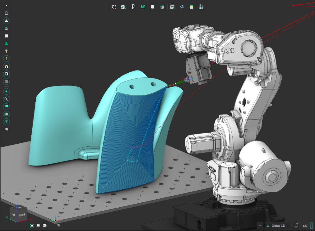 Industriële robot freest een grootschalige vorm in de werkplaats van nioform in Zweden
